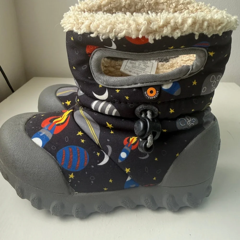 Bogs Kids B-Moc Space Print Snow Boots Sz 8 Winter Shoes Sherpa Sherpa Lined